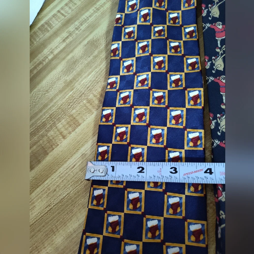 Silk Ties 2 Christmas Theme Van Heusen 417 And Joseph A Bank Unworn Condition